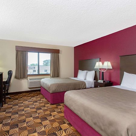 Americinn By Wyndham Elkhorn Near Lake Geneva Экстерьер фото