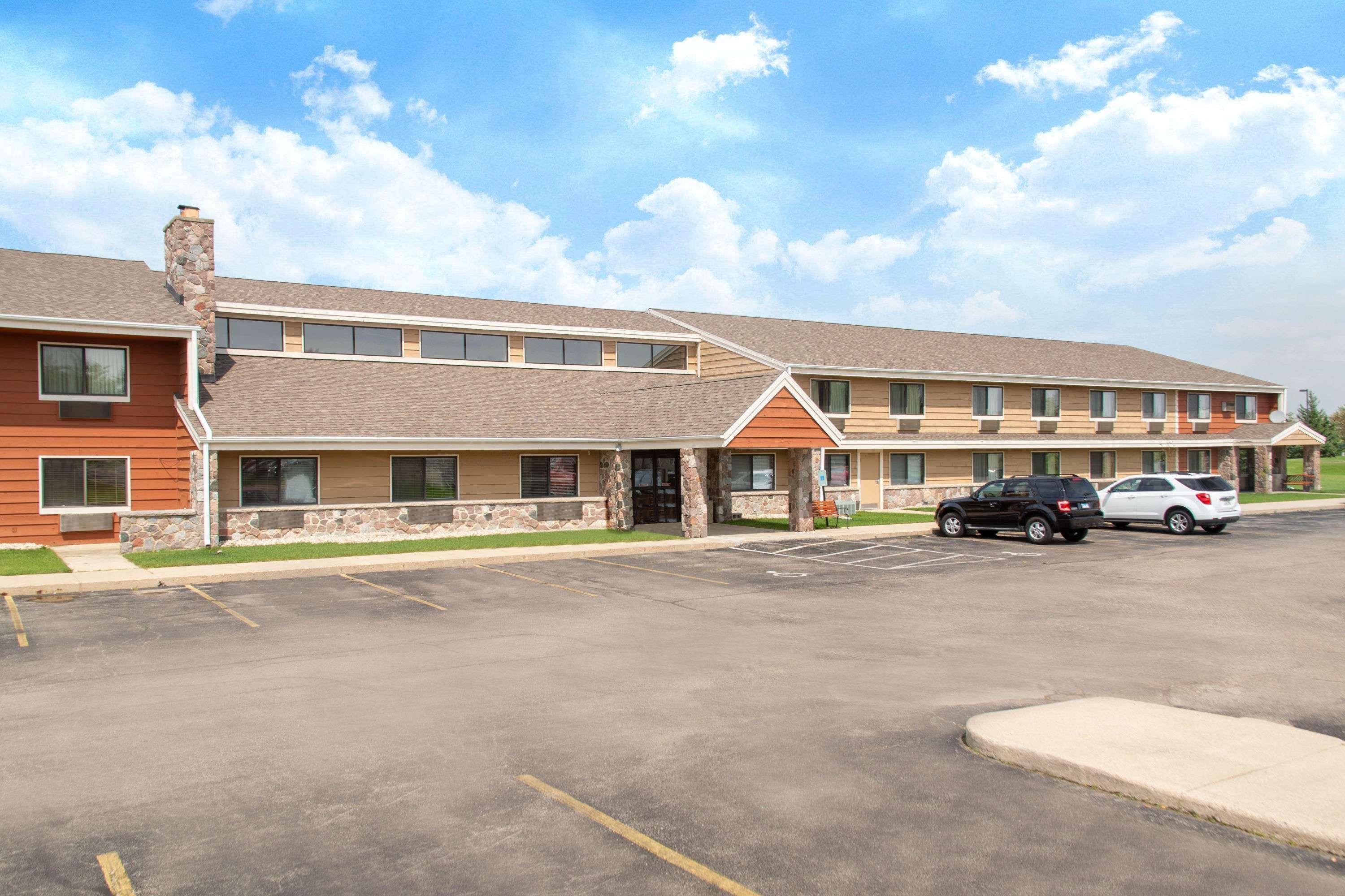 Americinn By Wyndham Elkhorn Near Lake Geneva Экстерьер фото