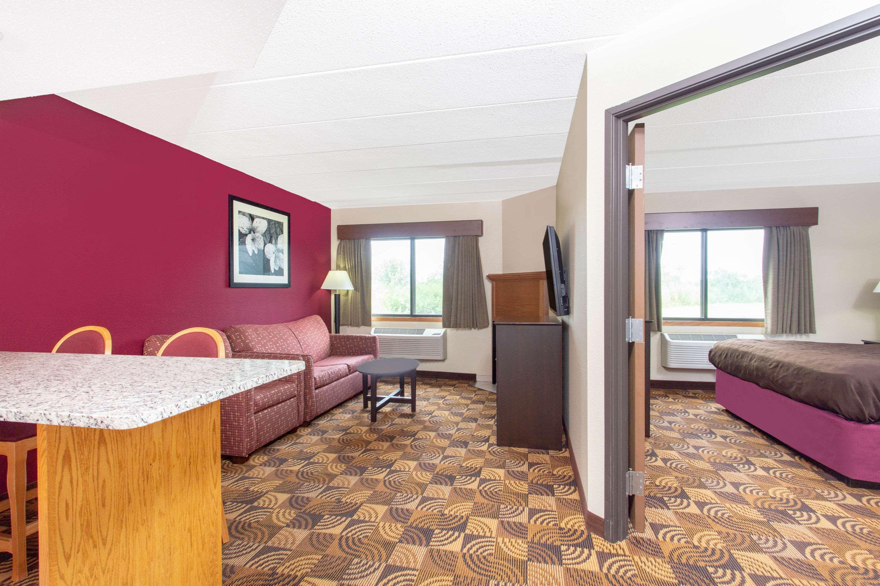 Americinn By Wyndham Elkhorn Near Lake Geneva Экстерьер фото