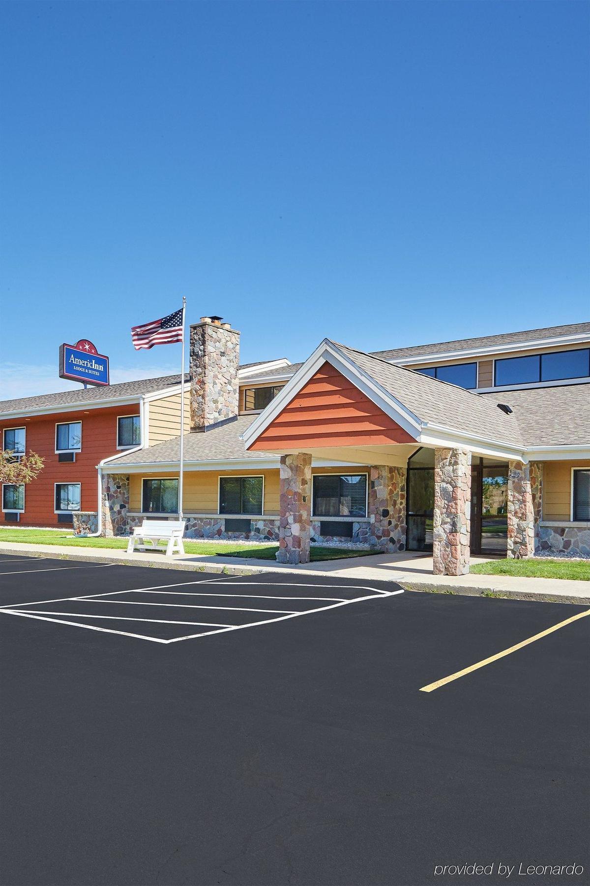 Americinn By Wyndham Elkhorn Near Lake Geneva Экстерьер фото