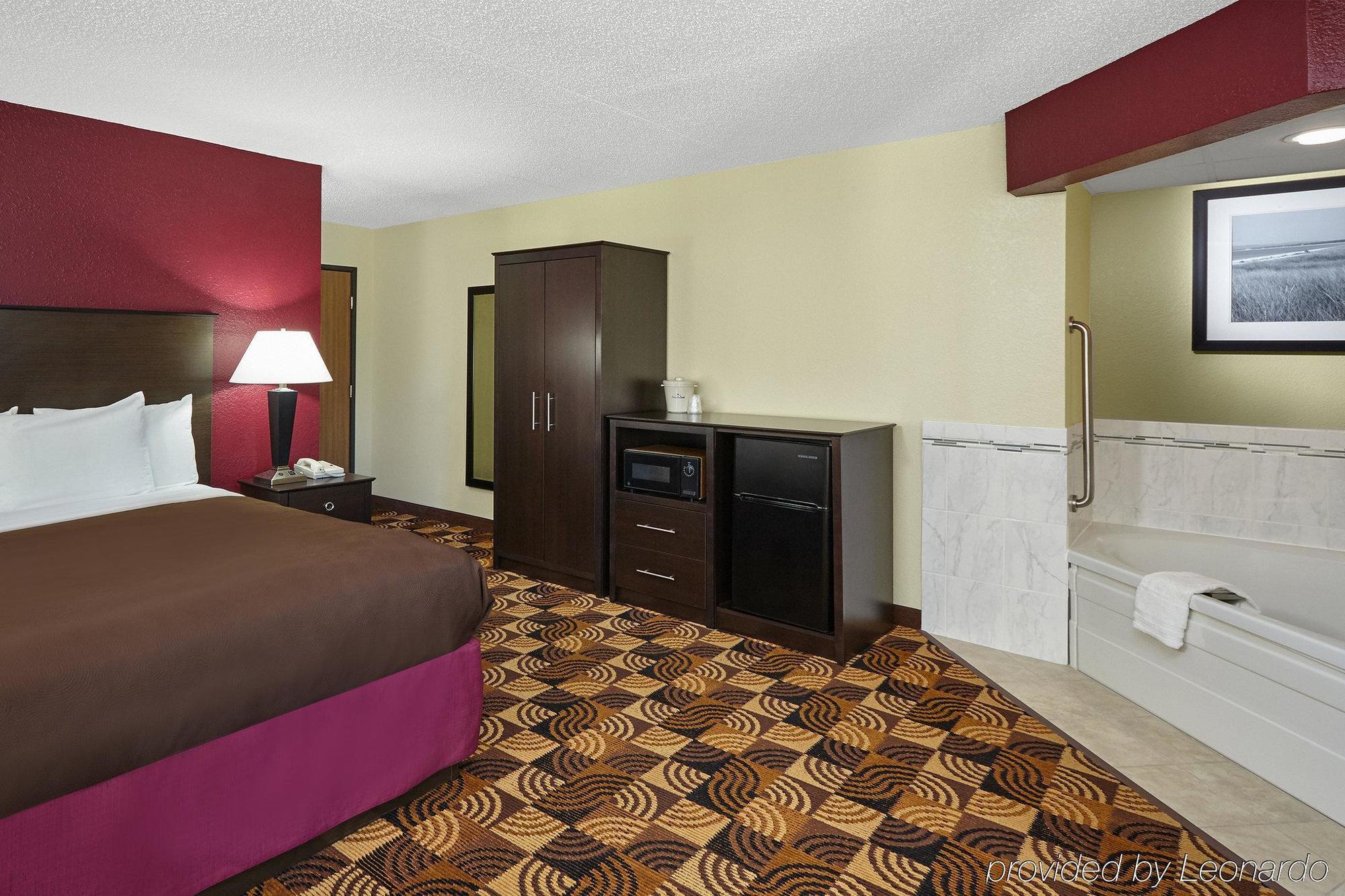 Americinn By Wyndham Elkhorn Near Lake Geneva Экстерьер фото