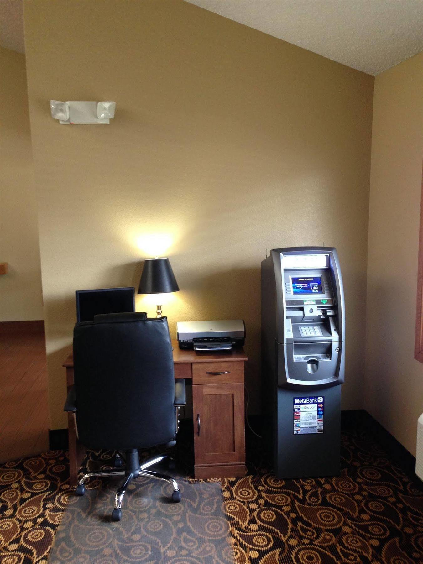 Americinn By Wyndham Elkhorn Near Lake Geneva Экстерьер фото
