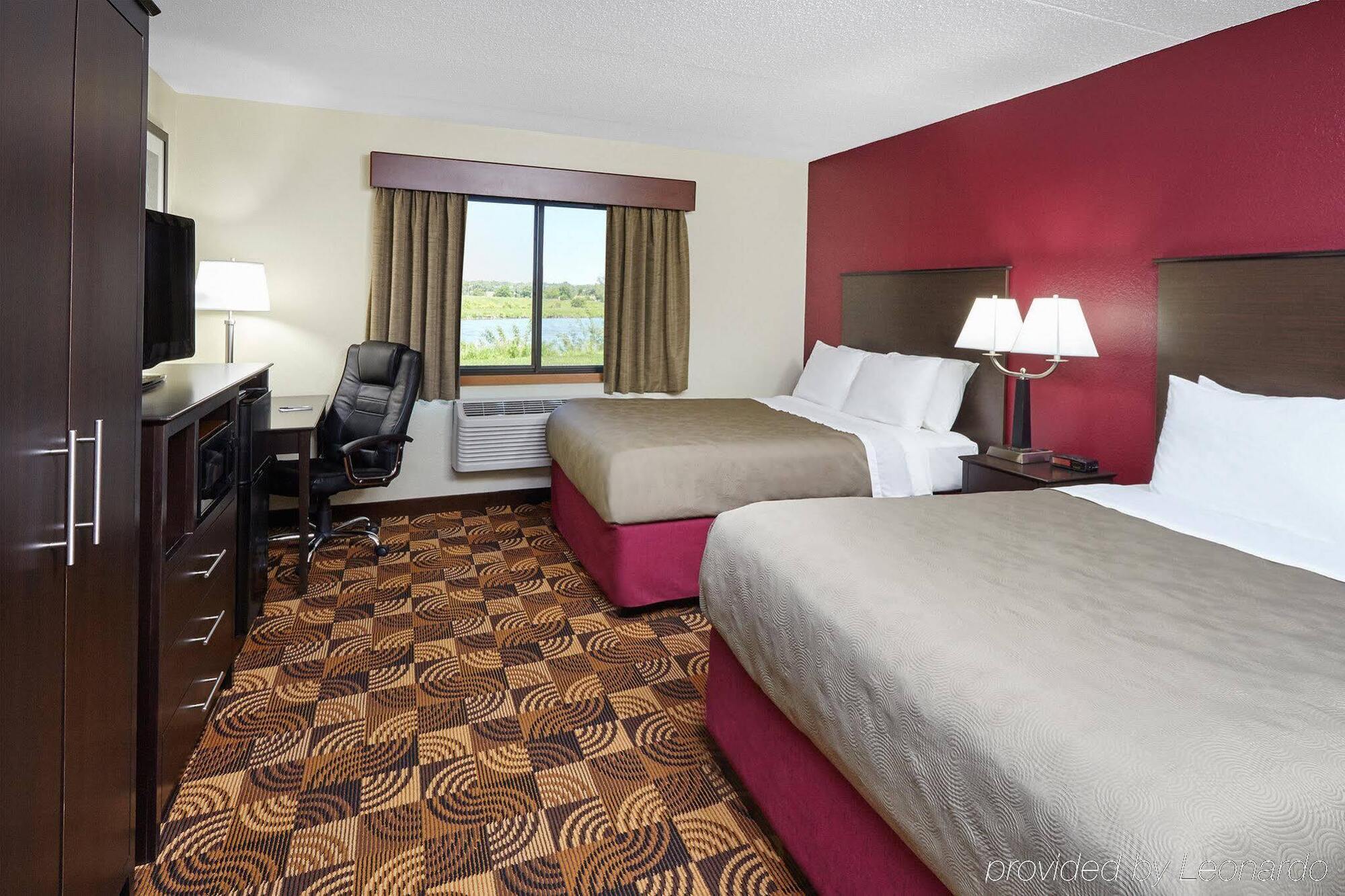 Americinn By Wyndham Elkhorn Near Lake Geneva Экстерьер фото
